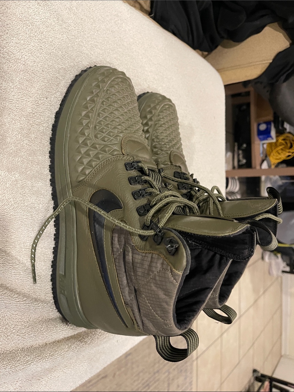 Nike Men’s duck Olive Green boots